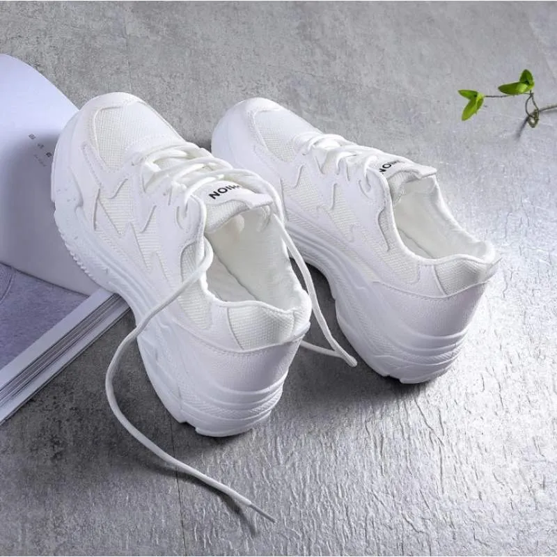 Lily  Modische Damensneaker in Wei