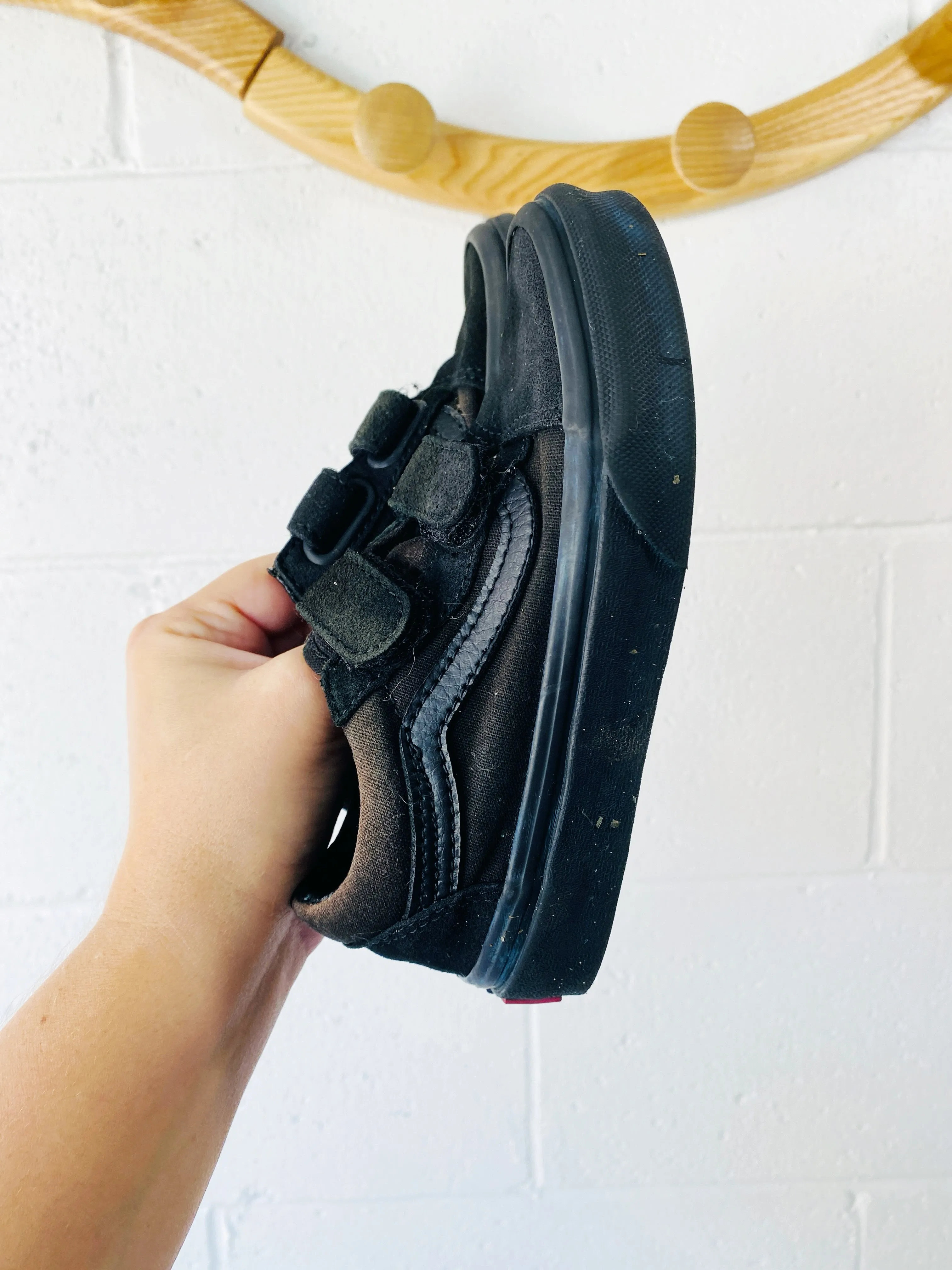 Old Skool V Sneakers, size 11.5