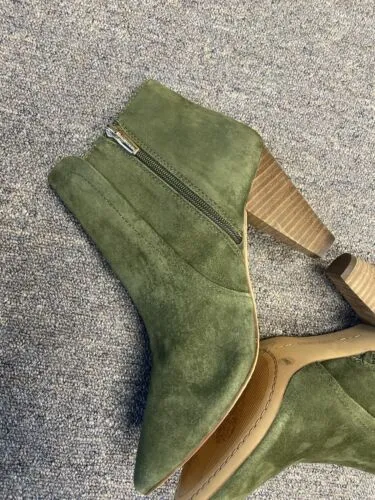 Vince Camuto Women Rotiena Pine Forest Green Suede Heels boots shoes sz 9.5
