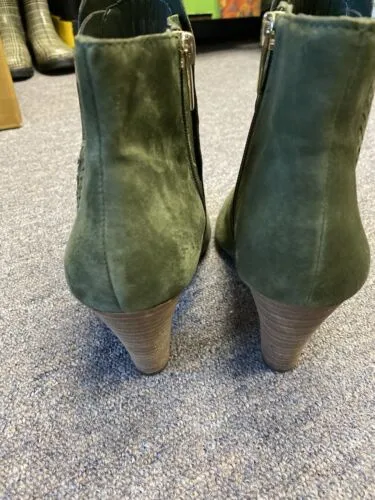 Vince Camuto Women Rotiena Pine Forest Green Suede Heels boots shoes sz 9.5