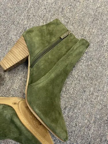 Vince Camuto Women Rotiena Pine Forest Green Suede Heels boots shoes sz 9.5